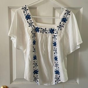 Lucky brand flutter sleeve embroidered top!